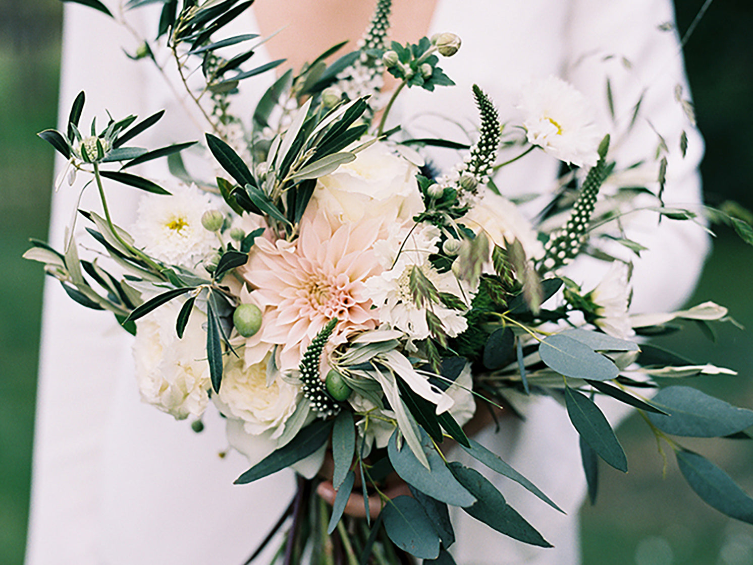 Top 5 Loose Floral Wedding Bouquets Round-Up